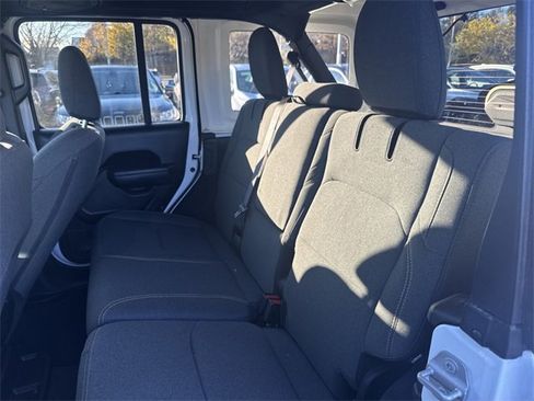 Used 2024 Jeep Wrangler Unlimited image 36