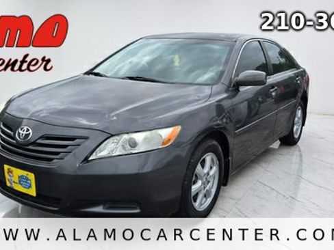 Used 2009 Toyota Camry LE FWD image 1