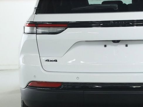 Used 2025 Jeep Grand Cherokee 4WD image 42