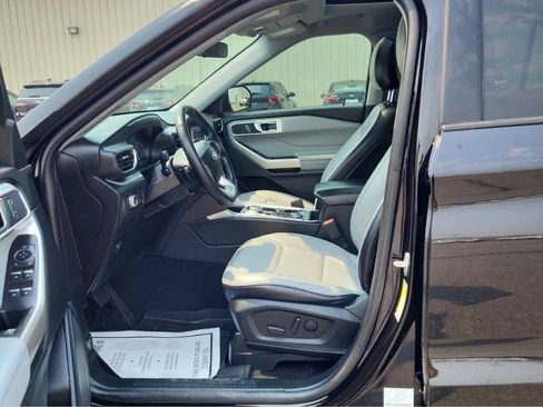 Used 2021 Ford Explorer XLT w/ Equipment Group 202A AWD/4WD image 8
