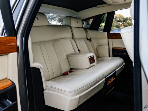 Used 2014 Rolls-Royce Phantom Sedan image 75