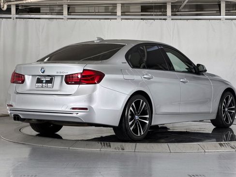 Used 2018 BMW 330e w/ Premium Package RWD image 9