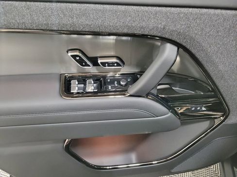 Used 2023 Land Rover Range Rover Sport SE Dynamic image 15