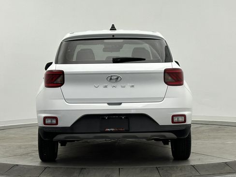Used 2021 Hyundai Venue SE image 6