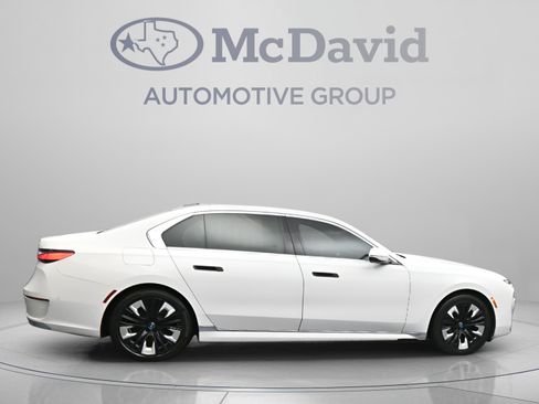 Used 2023 BMW i7 xDrive60 AWD/4WD image 9
