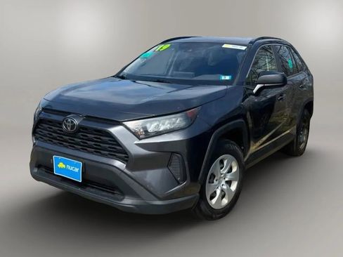 Used 2019 Toyota RAV4 LE image 1