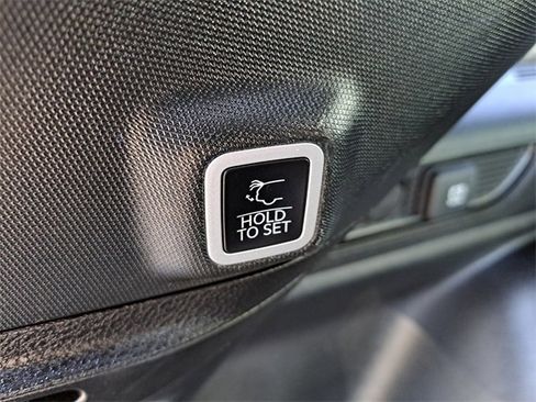 Used 2024 Jeep Grand Cherokee Altitude image 10