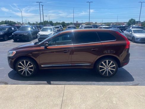 Used 2016 Volvo XC60 T5 Premier w/ Proximity Package FWD image 4