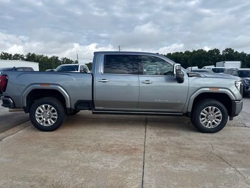 Used 2024 GMC Sierra 2500 Denali Ultimate AWD/4WD image 6