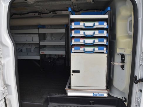 Used 2015 Ford Transit 250 130 Low Roof RWD image 11