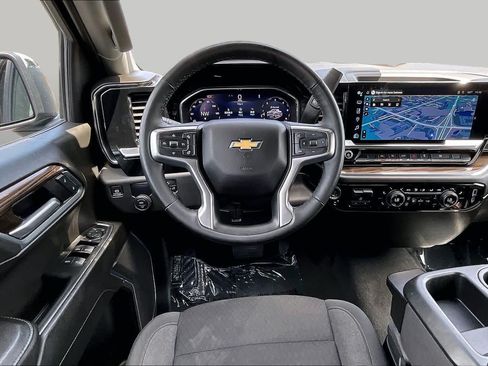Used 2025 Chevrolet Silverado 1500 LT RWD image 6