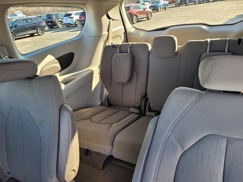 Used 2017 Chrysler Pacifica LX w/ Safetytec Group image 10