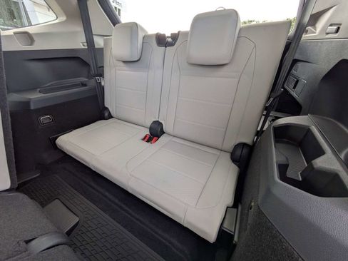 Certified 2020 Volkswagen Tiguan SE w/ Panoramic Sunroof Package image 17