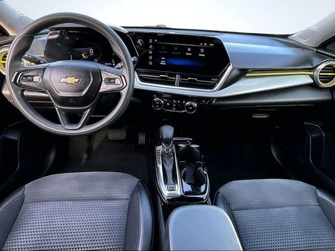 Used 2024 Chevrolet Trax LT FWD image 7