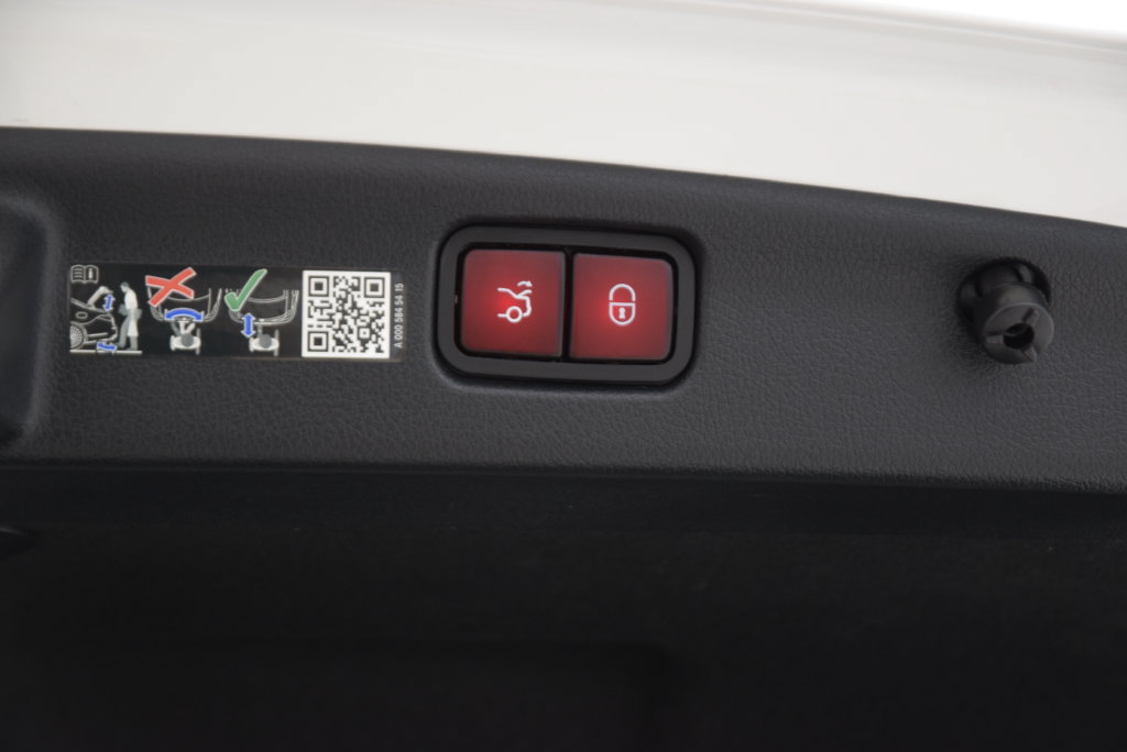 Used 2024 Mercedes-Benz C 300 Sedan image 30