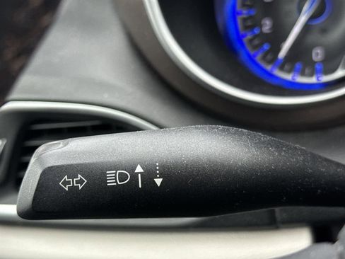 Used 2018 Chrysler Pacifica Touring-L Plus image 18