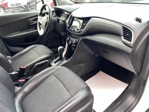 Used 2018 Chevrolet Trax LT w/ LT Convenience Package AWD/4WD image 24