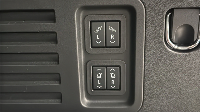 New 2027 Chevrolet Traverse RS w/ LPO, Floor Liner Package AWD/4WD image 29