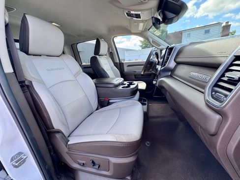 Used 2025 RAM 2500 Laramie AWD/4WD image 21