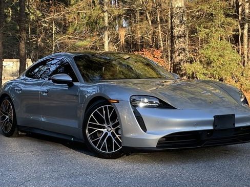 Used 2020 Porsche Taycan 4S image 9