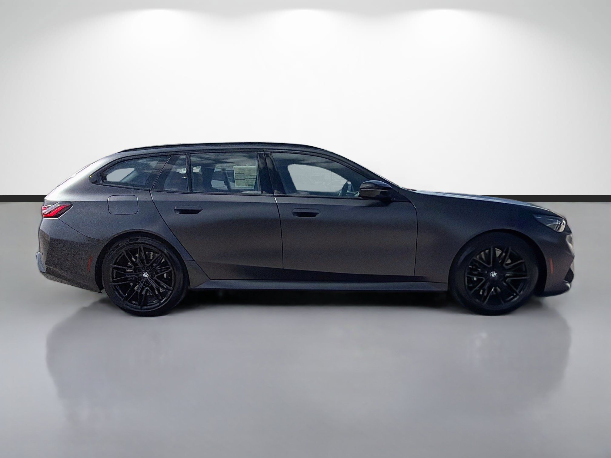 New 2027 BMW M5 Touring AWD/4WD image 2