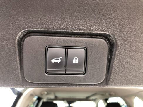 Used 2025 Nissan Rogue SV w/ SV Premium Package image 10