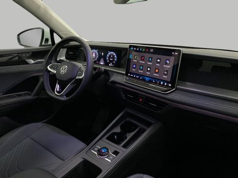 New 2025 Volkswagen Tiguan SE image 19