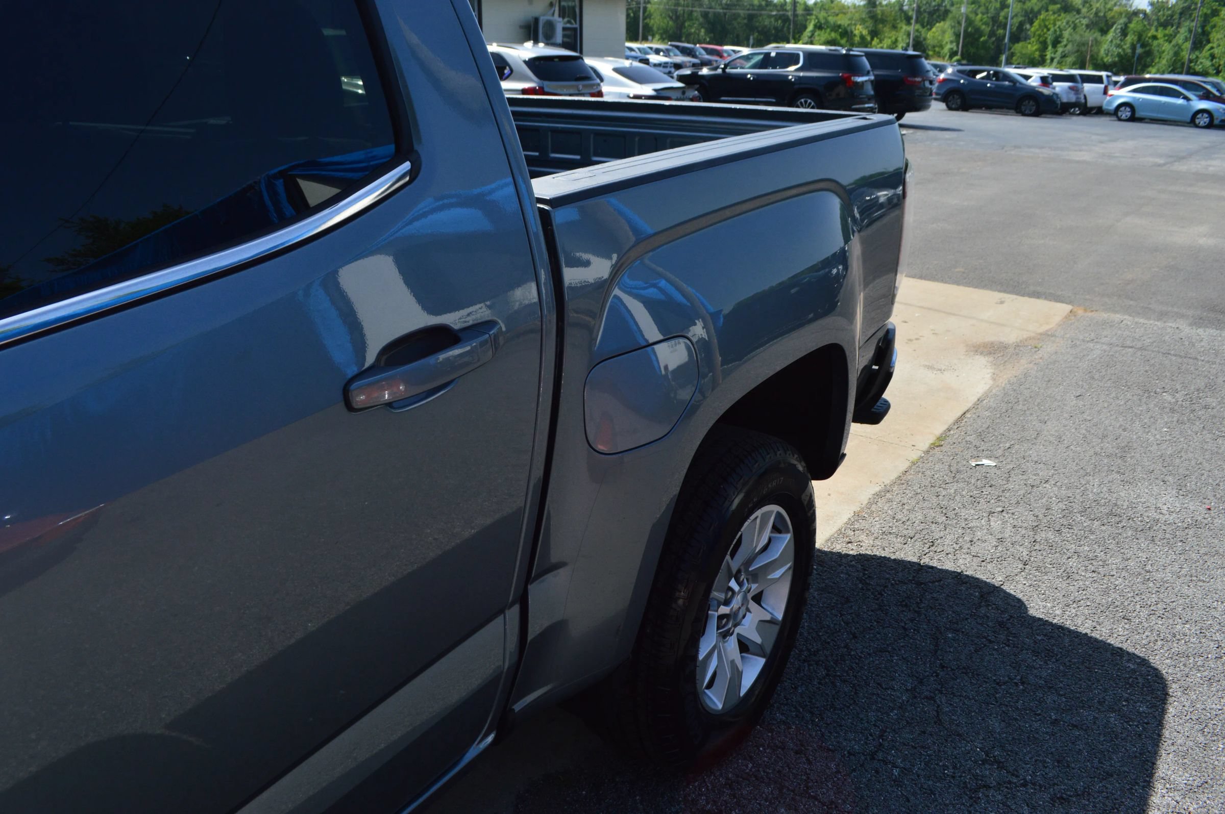 Used 2018 GMC Canyon SLE RWD image 4