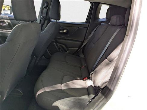 Used 2023 Jeep Renegade Latitude image 18