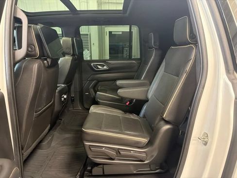 Used 2023 GMC Yukon XL SLT w/ SLT Luxury Package AWD/4WD image 29