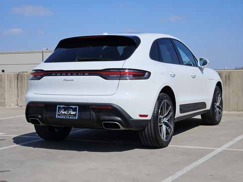 Certified 2025 Porsche Macan image 8