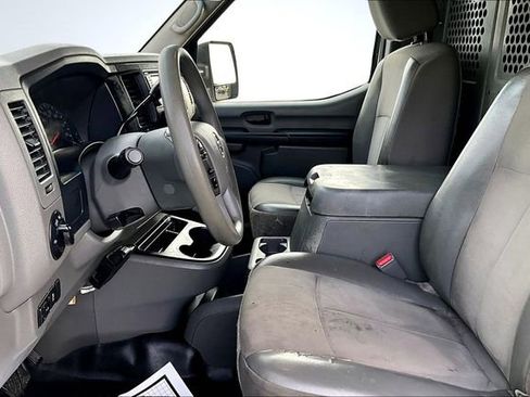 Used 2021 Nissan NV 3500 SV image 18