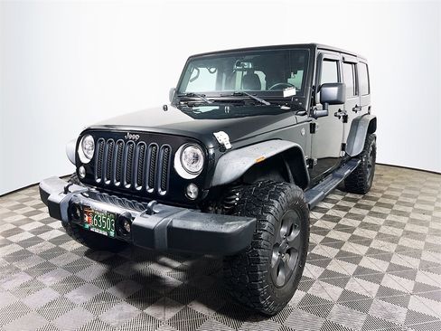 Used 2018 Jeep Wrangler Unlimited Sahara w/ Connectivity Group image 4