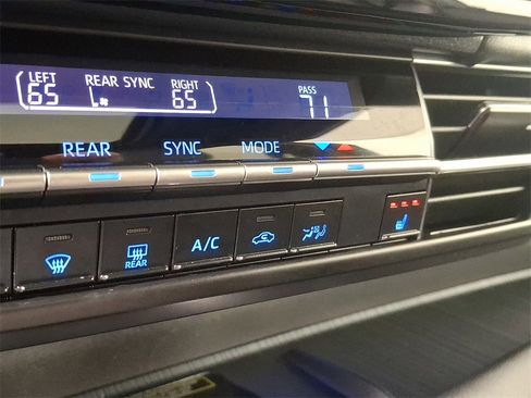 Used 2021 Toyota Sienna XSE w/ XSE Plus Package image 20