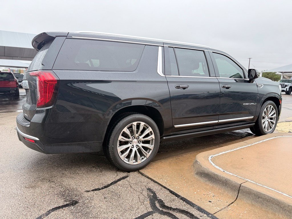 Used 2023 GMC Yukon XL Denali w/ Denali Reserve Package AWD/4WD image 4