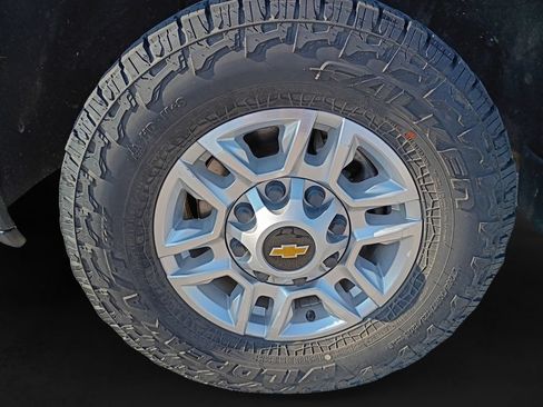 Used 2021 Chevrolet Silverado 2500 W/T w/ WT Convenience Package AWD/4WD image 11