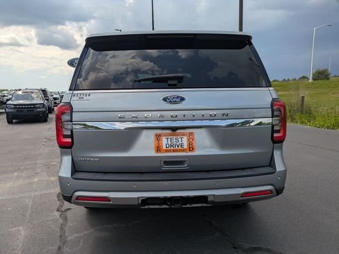 Used 2022 Ford Expedition Limited RWD image 5