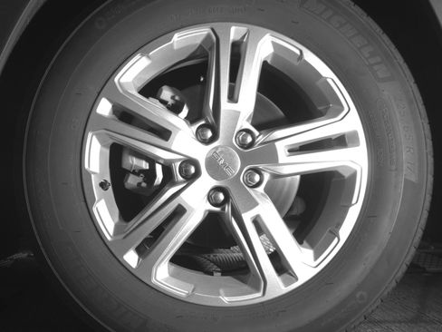 Used 2024 GMC Terrain SLE image 17