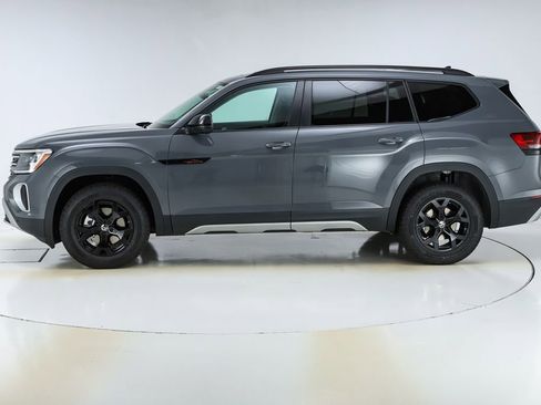 New 2026 Volkswagen Atlas Peak Edition image 2