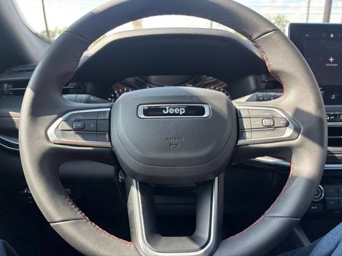 Used 2025 Jeep Compass Trailhawk AWD/4WD image 25