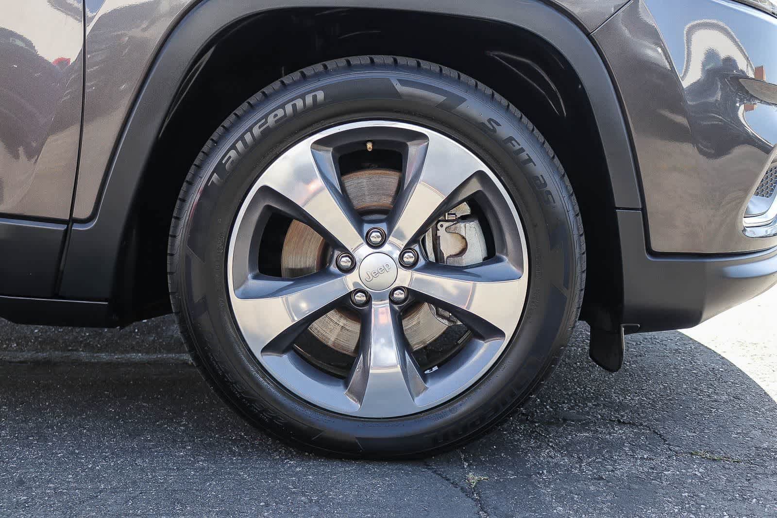 Used 2019 Jeep Cherokee Limited FWD image 10
