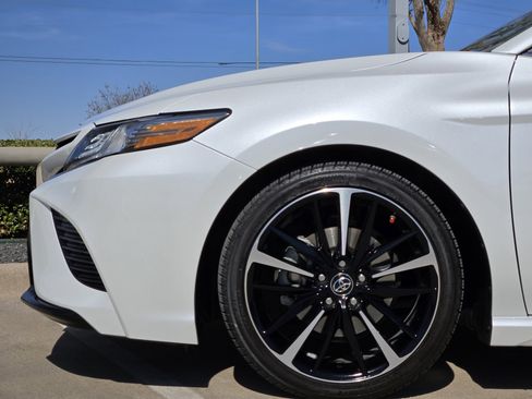 Used 2018 Toyota Camry XSE image 11