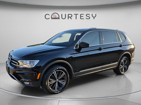 Used 2018 Volkswagen Tiguan SEL AWD/4WD image 1