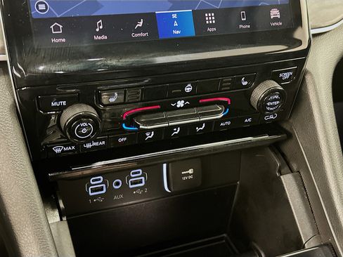 Used 2023 Jeep Grand Cherokee Limited image 24