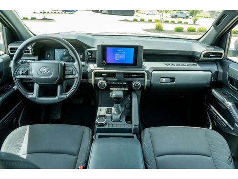 Used 2025 Toyota Tacoma SR AWD/4WD image 18