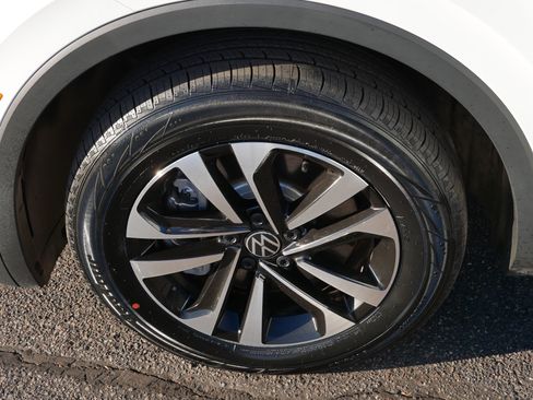 Certified 2024 Volkswagen Tiguan S image 15