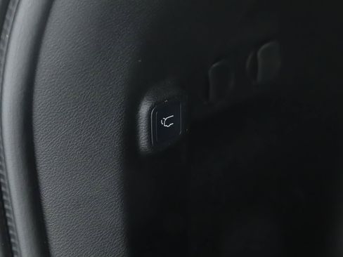 Used 2019 Jeep Cherokee Limited w/ Technology Group AWD/4WD image 19