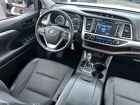 Used 2019 Toyota Highlander FWD V6 image 11