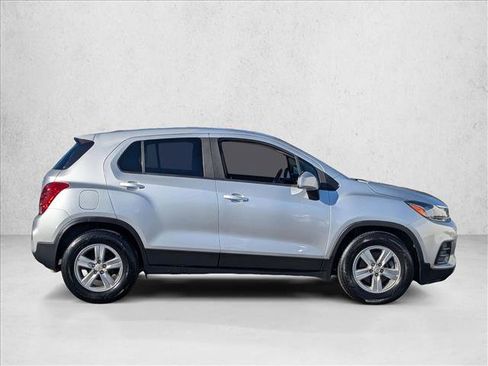 Used 2020 Chevrolet Trax LS w/ Tint and Cruise Package FWD image 4