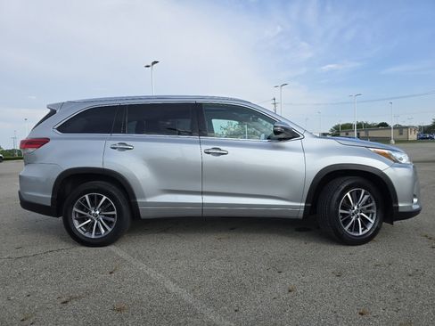 Used 2018 Toyota Highlander XLE FWD image 19